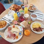 Kyriad - Aéroport 3*