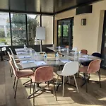 Kyriad - Aéroport 3*