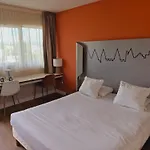 Kyriad - Aeroport Hotel 3*