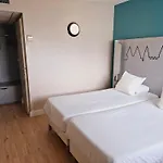 Hotel Kyriad - Aeroport 3*