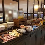 Kyriad - Aéroport 3*