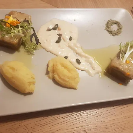 Kyriad - Aéroport 3*