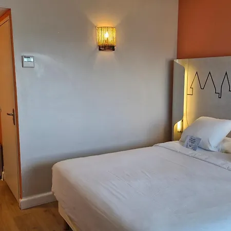 Kyriad - Aéroport 3*