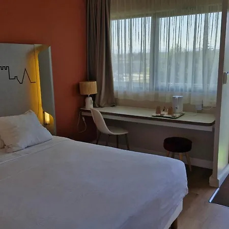 Kyriad - Aéroport Hotel 3*