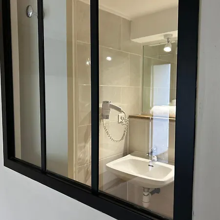 Kyriad - Aéroport Hotel 3*