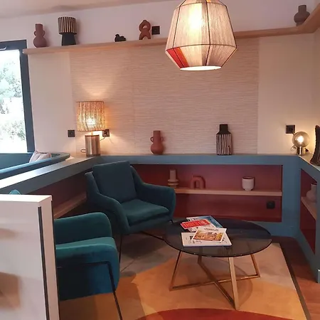 Kyriad - Aéroport 3*