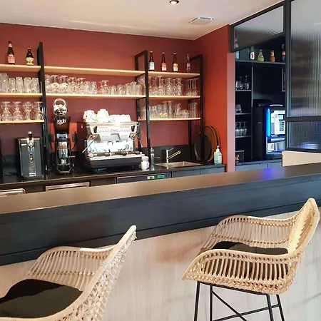 Hotel Kyriad - Aéroport 3*