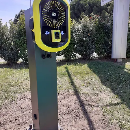 Kyriad - Aéroport 3*