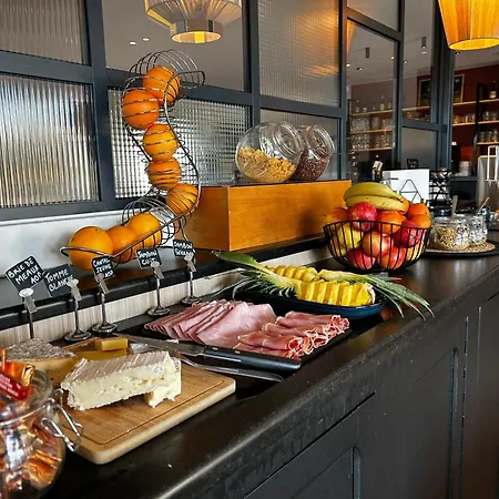 Kyriad - Aéroport Hotel 3*