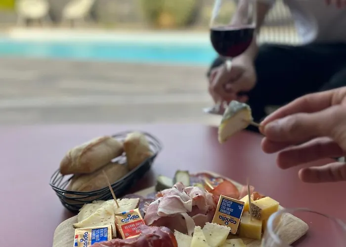 Kyriad - Aeroport Hotel 3*