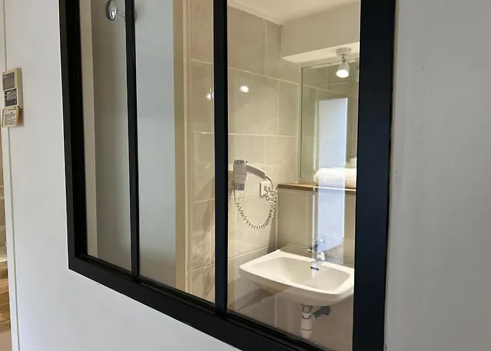 Kyriad - Aeroport Hotel 3*