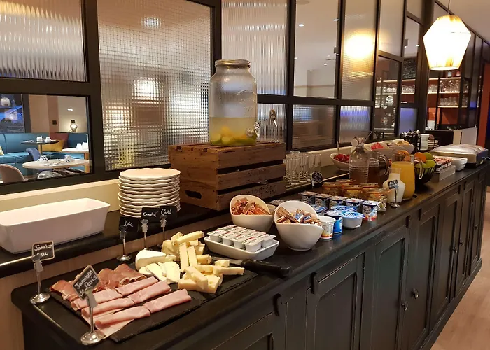 Kyriad - Aéroport 3*