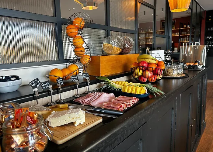 Kyriad - Aeroport Hotel 3*